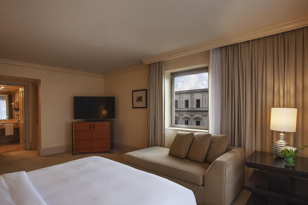 Suite Grand, 1 cama King size | Ropa de cama hipoalergénica y minibar