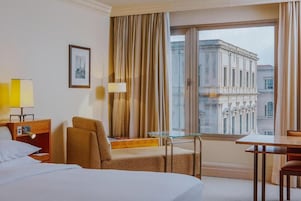 Camera Club, 1 letto king (Club Access) | Biancheria da letto ipoallergenica, minibar, una cassaforte in camera