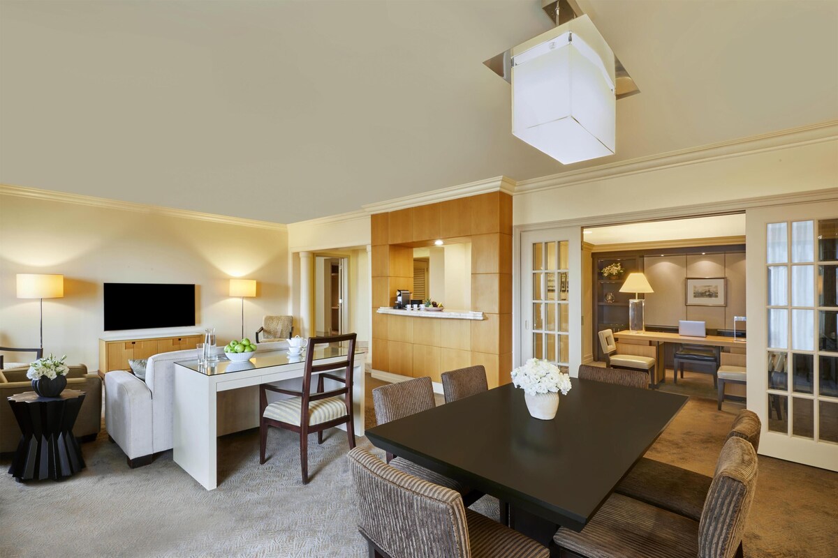 Grand, ห้องเอ็กเซกคิวทีฟสวีท, เตียงคิงไซส์ 1 เตียง | เครื่องนอนป้องกันสารก่อภูมิแพ้, มินิบาร์, ตู้นิรภัยในห้องพัก, โต๊ะทำงาน