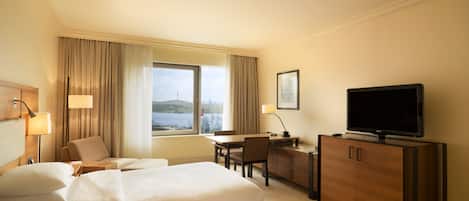 1 bedroom, hypo-allergenic bedding, minibar, in-room safe