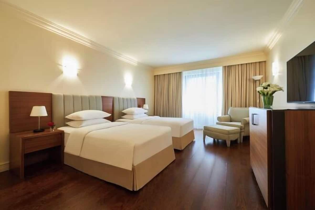 1 bedroom, hypo-allergenic bedding, minibar, in-room safe