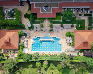 Seasonal outdoor pool - Grand Hyatt Istanbul (Istanbul)