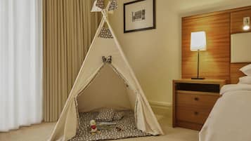 Family Suite, Multiple Beds | 1 bedroom, hypo-allergenic bedding, minibar, in-room safe