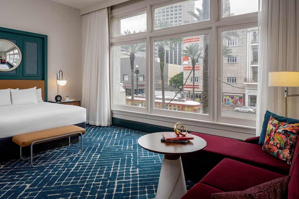 Premium bedding, in-room safe, iron/ironing board, free WiFi