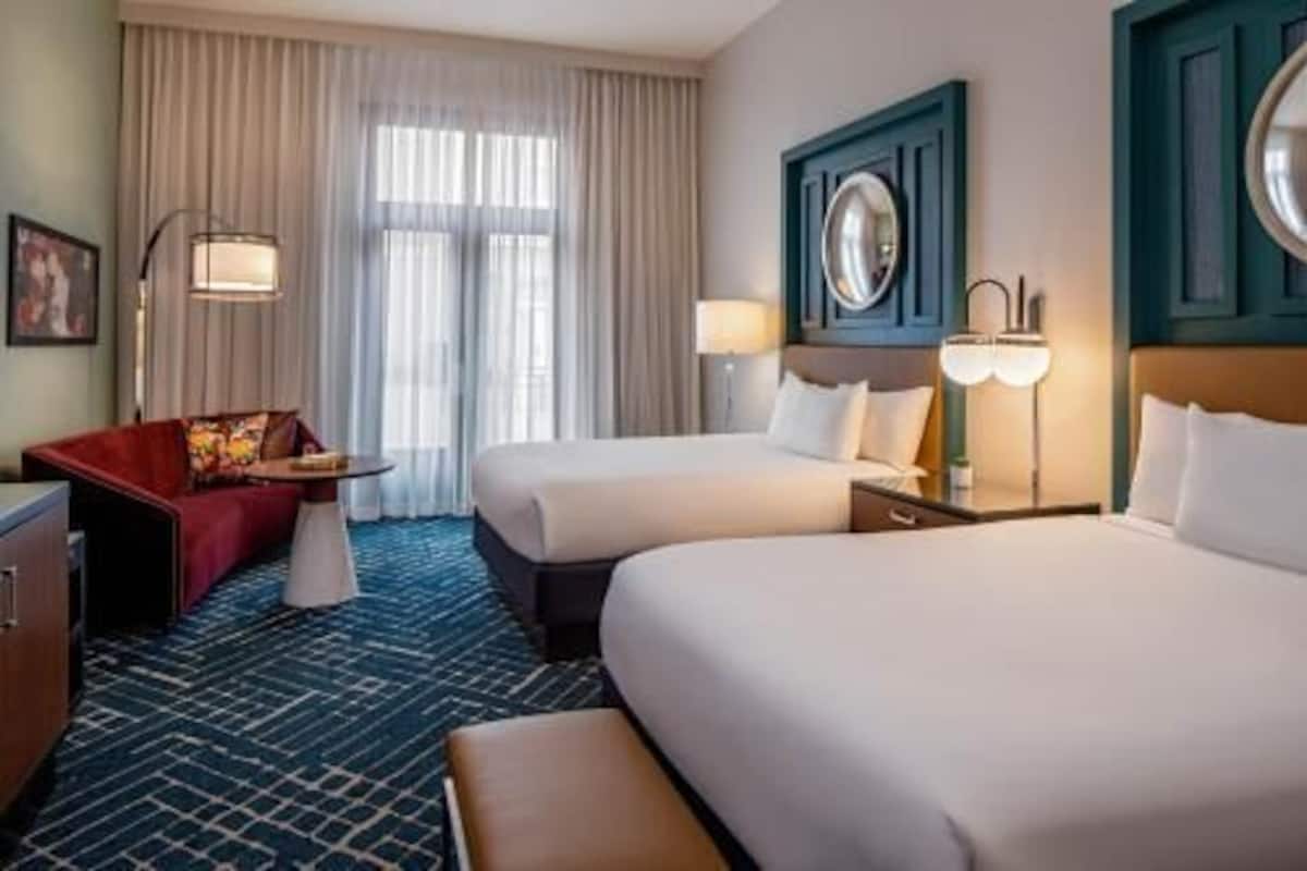 Premium bedding, in-room safe, iron/ironing board, free WiFi