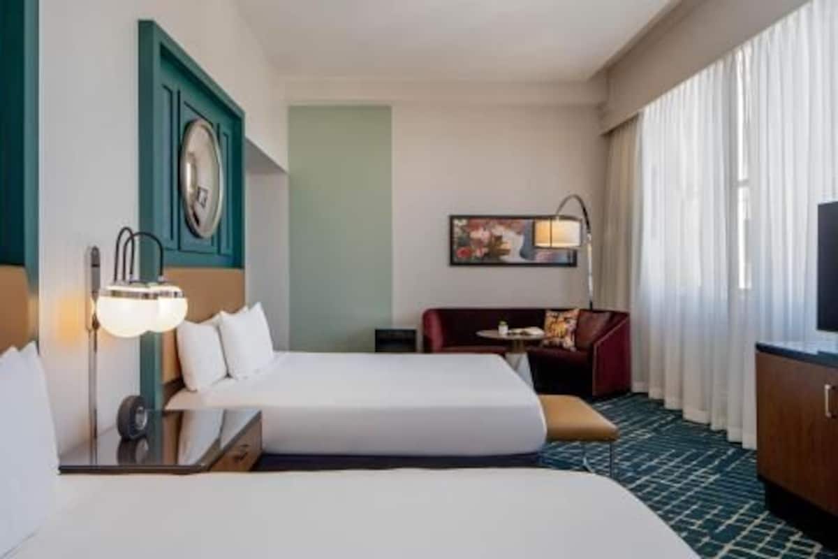 Premium bedding, in-room safe, iron/ironing board, free WiFi
