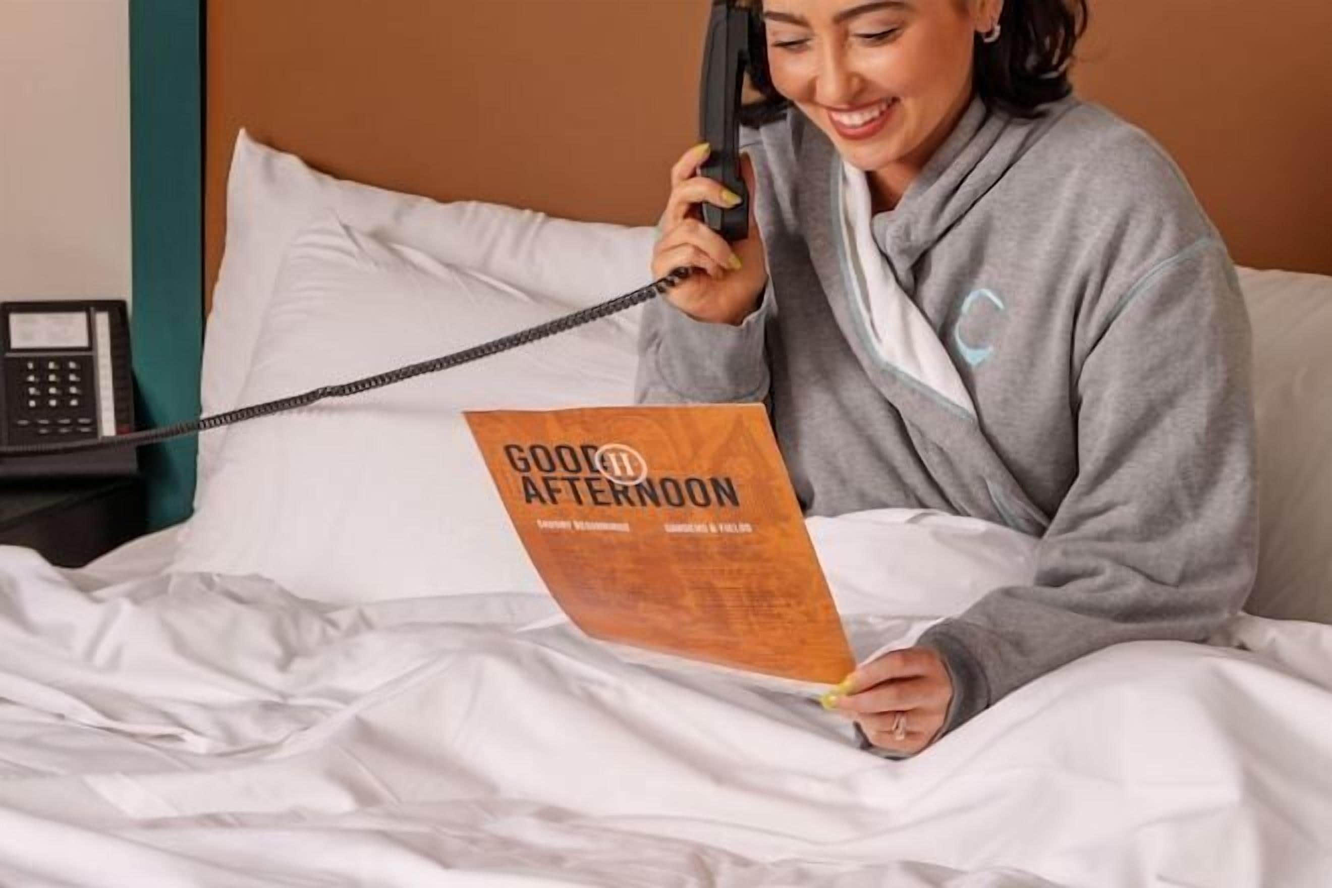 Premium bedding, in-room safe, iron/ironing board, free WiFi