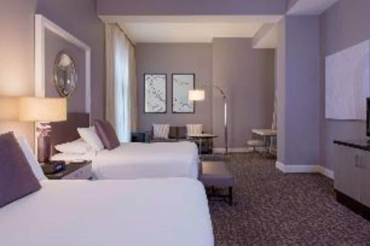 Premium bedding, in-room safe, iron/ironing board, free WiFi