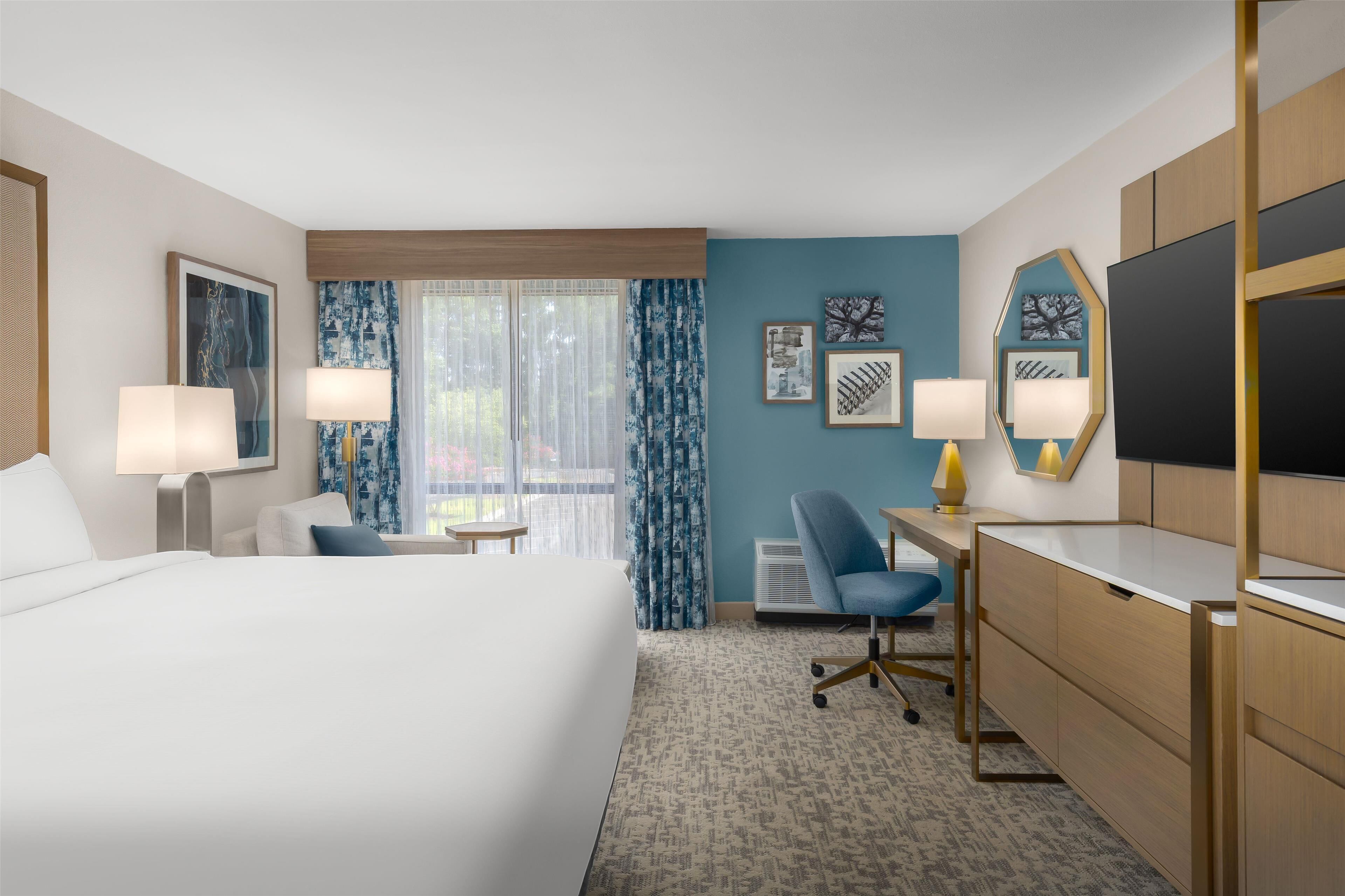 desk, laptop workspace, iron/ironing board, free wifi