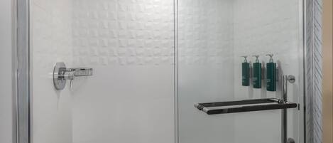 الدش داخل الحمام