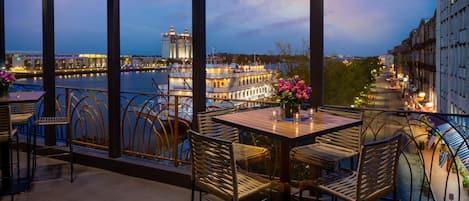 Breakfast, lunch, dinner served; southern cuisine, alfresco dining