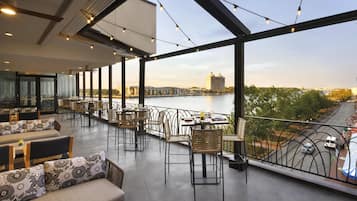 Breakfast, lunch, dinner served; southern cuisine, alfresco dining