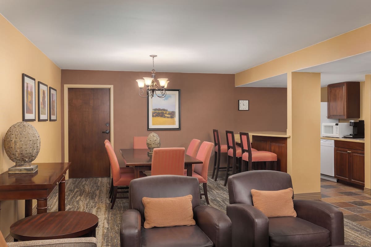 Suite, 1 cama King size, para no fumadores | Caja de seguridad en la habitación y escritorio