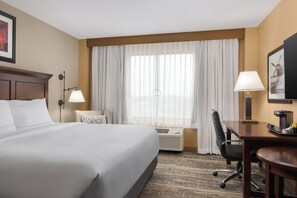 In-room safe, desk, laptop workspace, blackout curtains - DoubleTree by Hilton Cincinnati Airport (Florence)