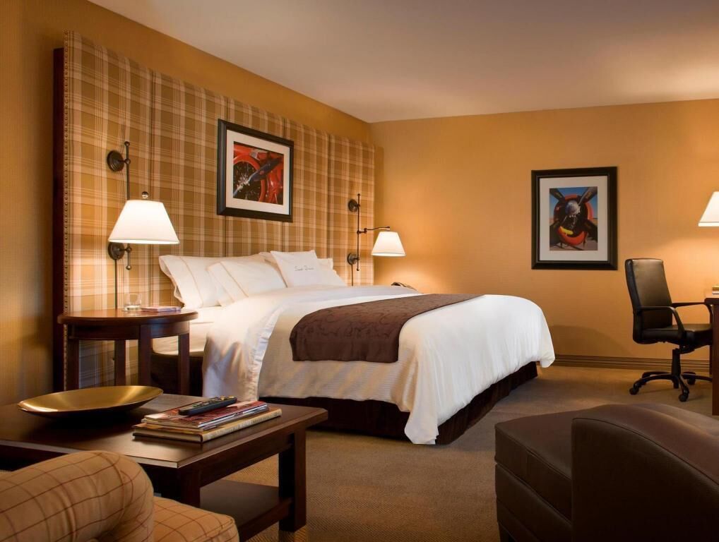 In-room safe, desk, laptop workspace, blackout drapes