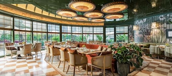 Island Shangri-La, Hong Kong