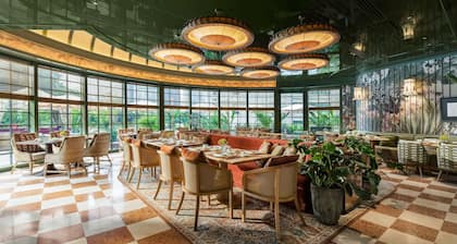 Island Shangri-La, Hong Kong