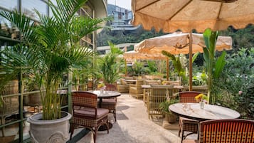 6 restoran, kahvaltı, öğle yemeği sunulur, uluslar arası mutfak