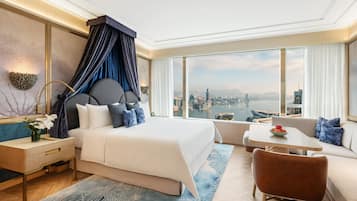 Suite Keluarga (Hong Kong Wonders Themed) | Seprai premium, minibar, brankas, dan meja kerja