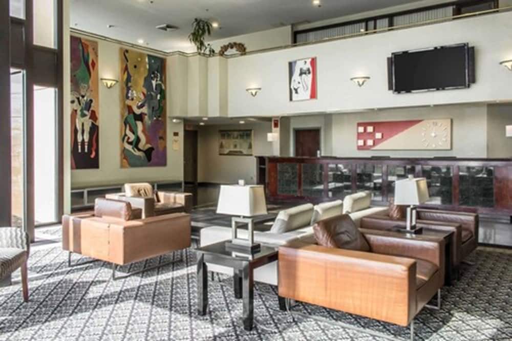 Clarion Hotel & Conference Center Ronkonkoma MacArthur Airport