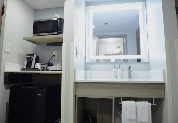 In-room safe, desk, iron/ironing board, free cribs/infant beds