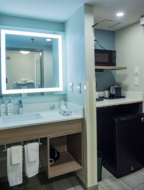 Chambre Standard, 1 grand lit (Communications, Accessible Shower) | Équipements de la chambre
