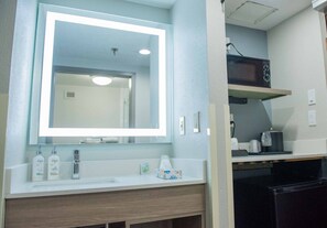 Rom – standard, 1 queensize-seng, tilgjengelighetstilpasset (Communications, Accessible Shower) | Romfasilitet