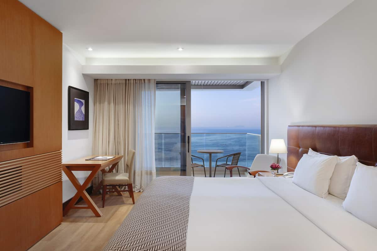 Premium bedding, minibar, in-room safe, desk