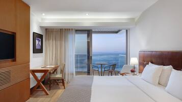 Luxe beddengoed, een minibar, een kluis op de kamer, een bureau