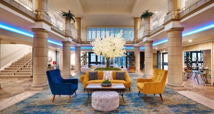 Atrium Hotel at Orange County Airport