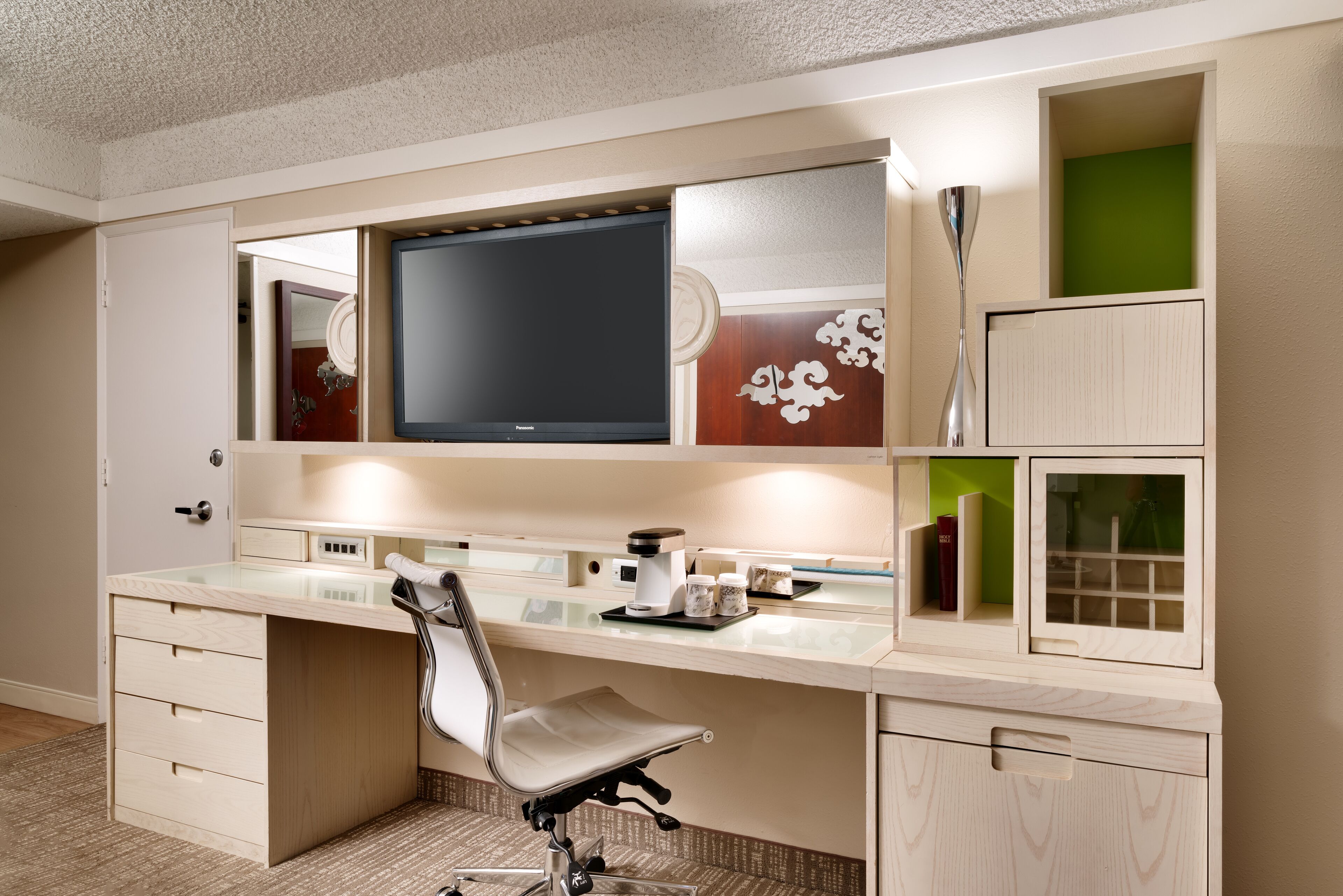 in-room safe, individually decorated, individually furnished, desk