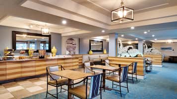 Café da manhã com buffet todos os dias (USD 14.99 por pessoa)