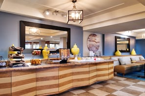 Buffet déjeuner (20.47 USD par personne)