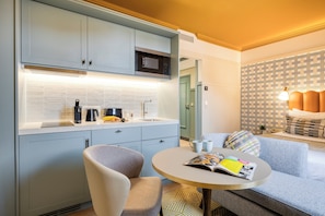 One-Bedroom Executive Apartment | Private kitchen | Mini-fridge, espresso maker, electric kettle - Citadines Canal Amsterdam (Amsterdam)