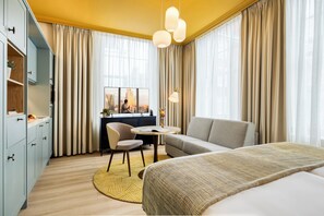 Studio Executive | Premium bedding, in-room safe, laptop workspace, blackout drapes