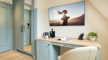 Standaard kamer | Luxe beddengoed, een kluis op de kamer, een laptopwerkplek