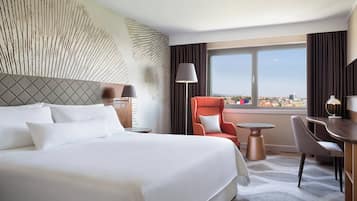 Sengetøy av topp kvalitet, minibar, safe på rommet og skrivebord