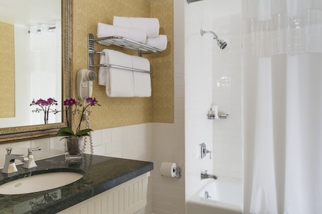 Shower, free toiletries, hair dryer, towels. King George Hotel