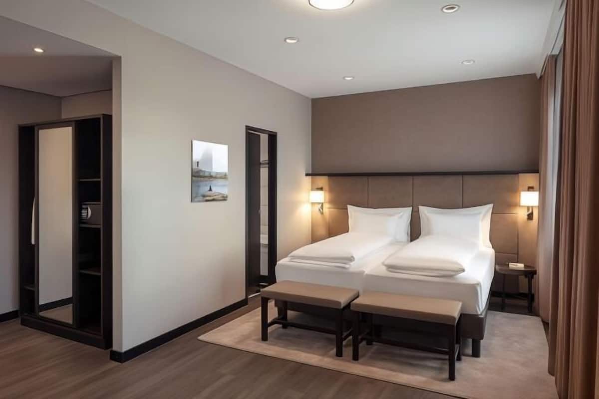 Hypo-allergenic bedding, minibar, in-room safe, desk