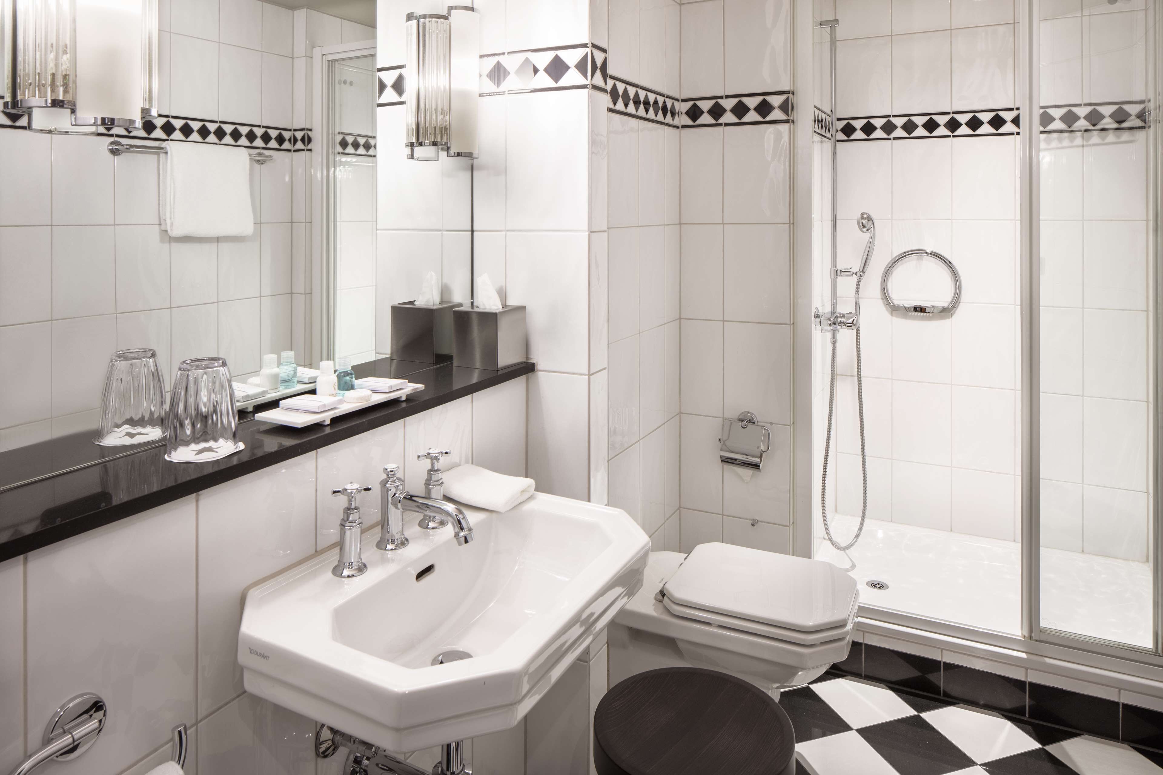 single room | bathroom | free toiletries, hair dryer, towels