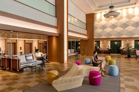 Sala de estar en el lobby. JEN Penang Georgetown by Shangri-La