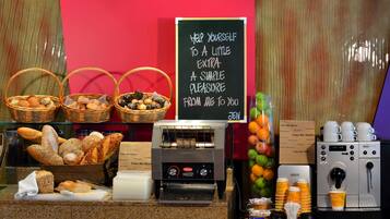 Sarapan ala kontinental setiap hari (MYR 70 per orang)