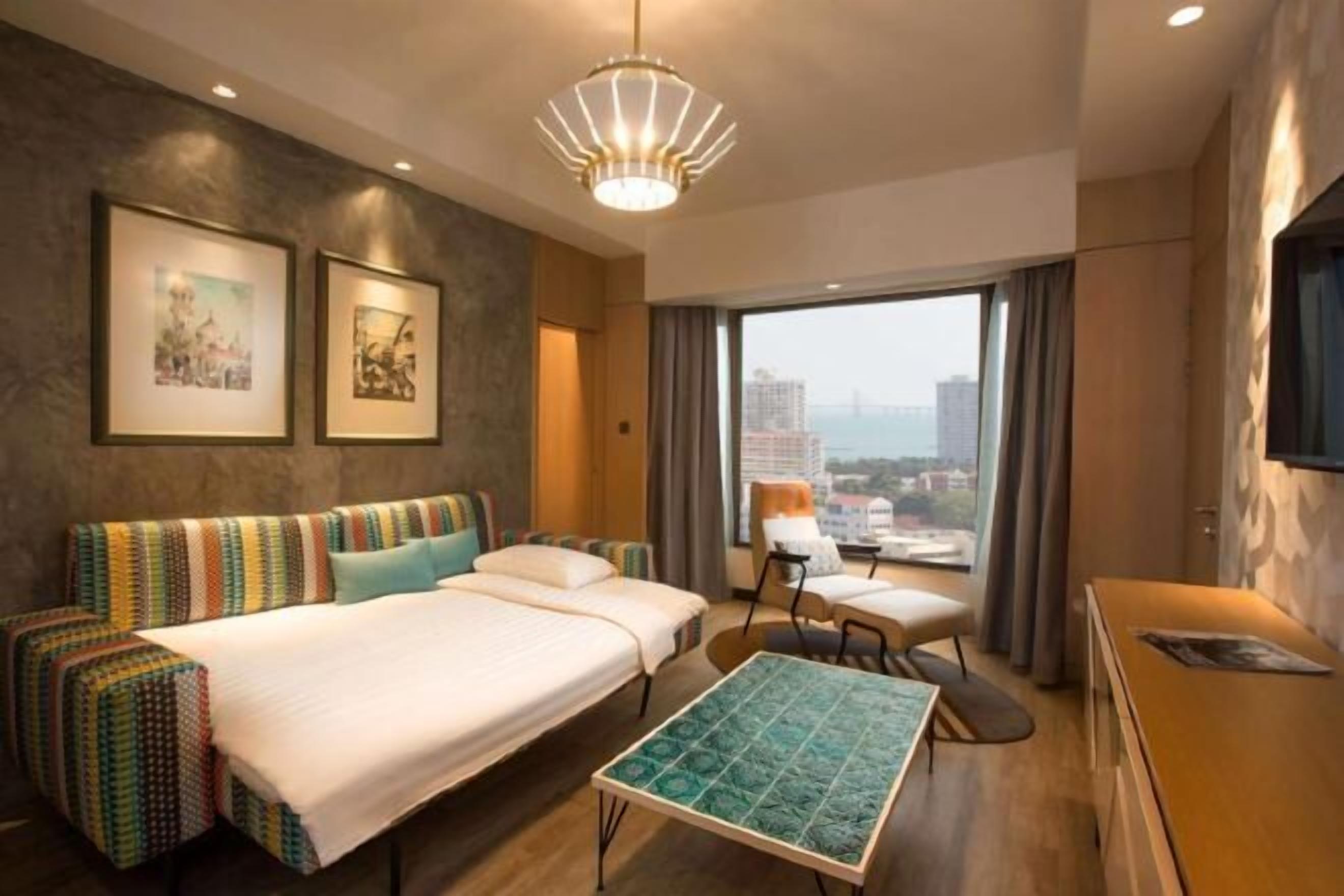 Down duvets, in-room safe, desk, laptop workspace