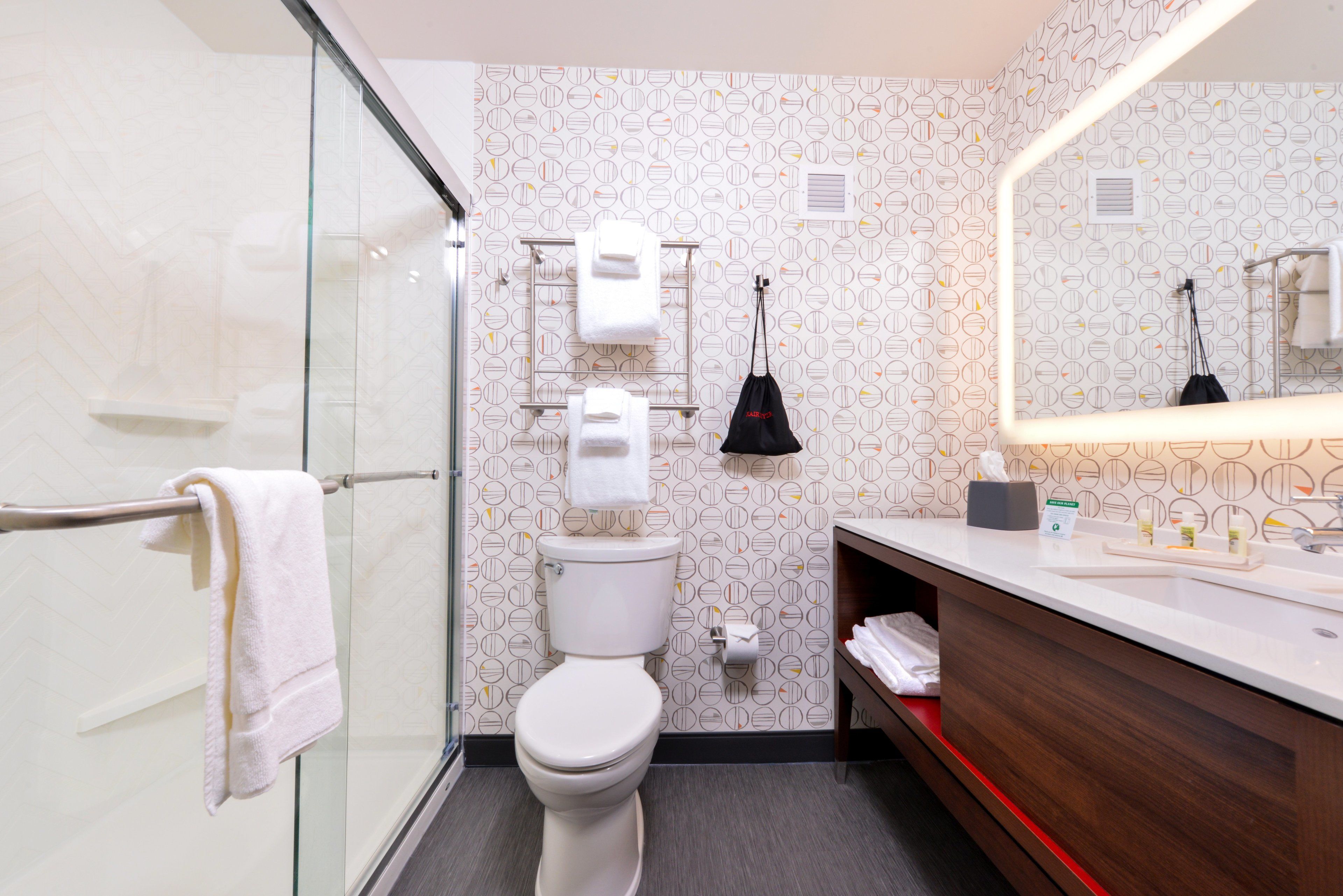 1 bedroom, premium bedding, down duvets, desk