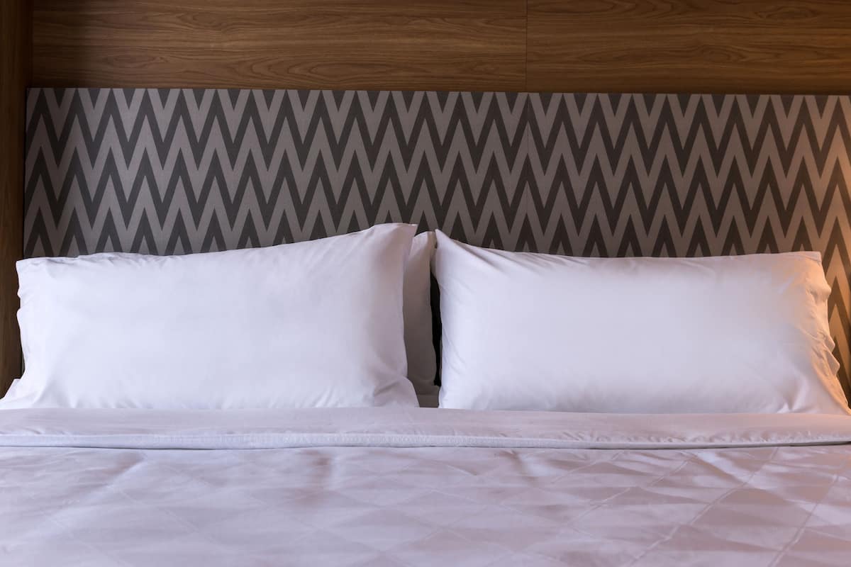 1 bedroom, premium bedding, down comforters, desk