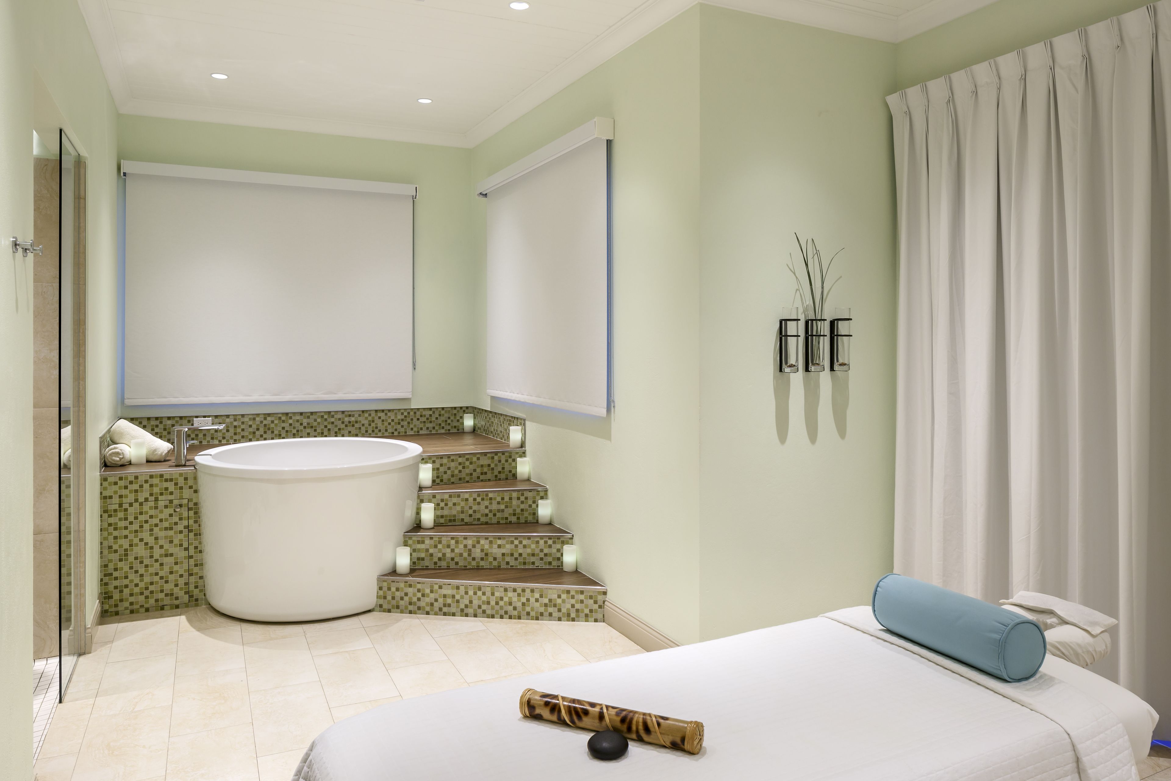 Couples treatment room(s), hot tub, steam room, body treatments