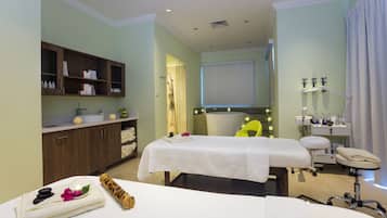 Couples treatment room(s), hot tub, steam room, body treatments