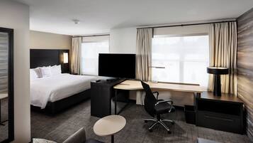 Meja kerja, ruang kerja ramah laptop, dan setrika/meja setrika