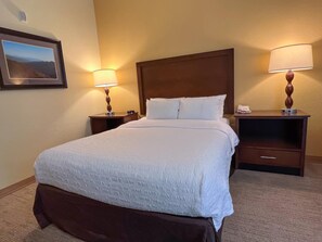 Ropa de cama de alta calidad, colchones con pillow-top y escritorio 