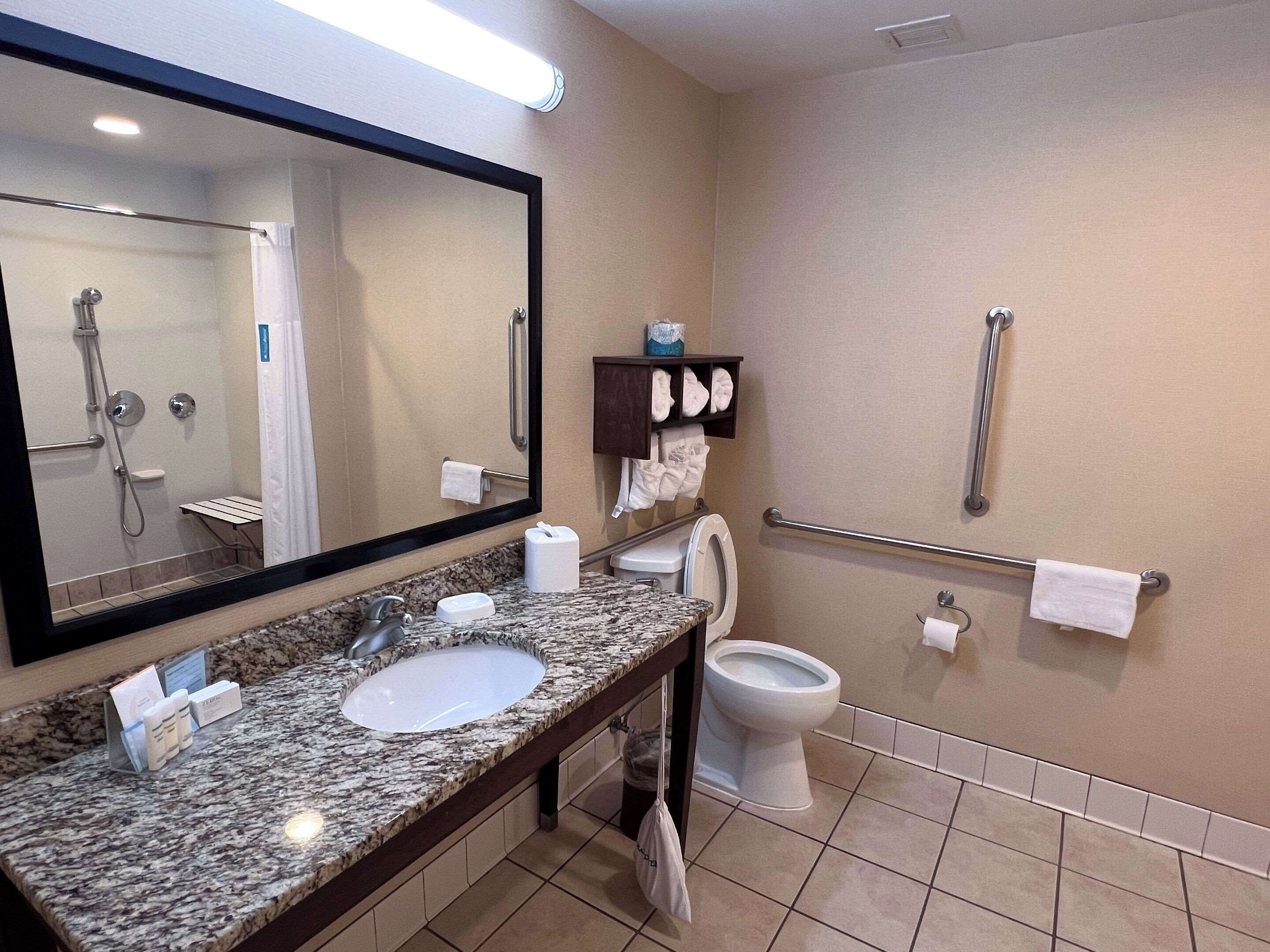 premium bedding, pillow-top beds, in-room safe, desk